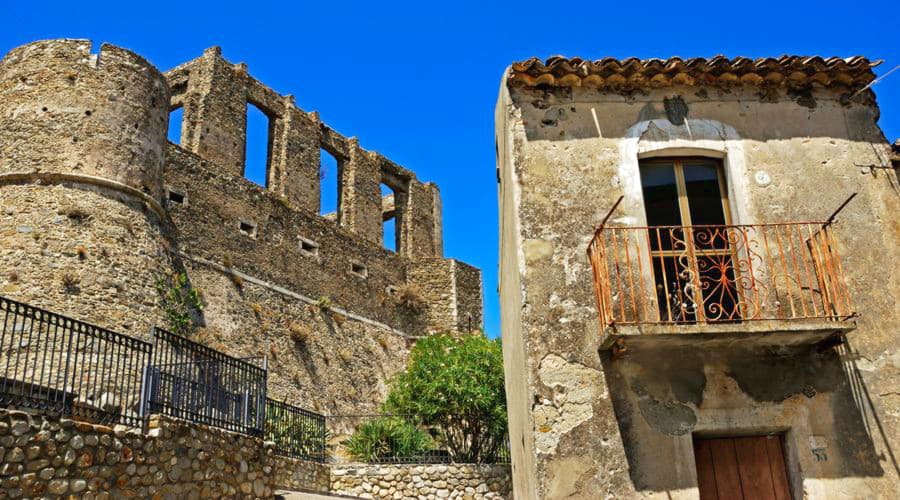 Naše služby pronájmu automobilů nabízejí rozmanitý výběr vozidel ve Squillace.